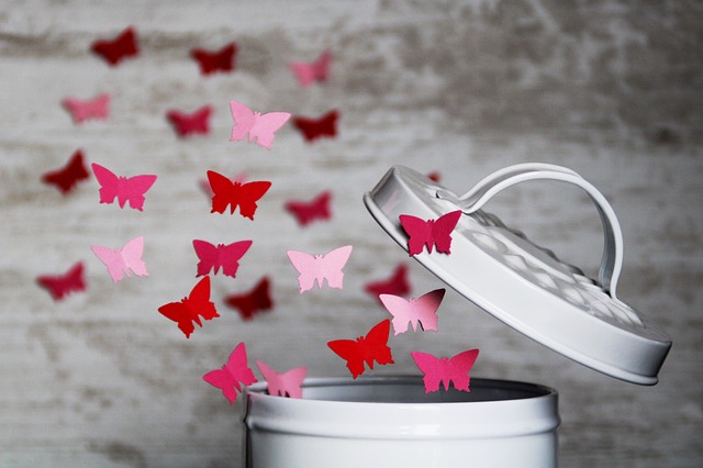 skönhetsbranschen fjärilar flyger ut ur burk